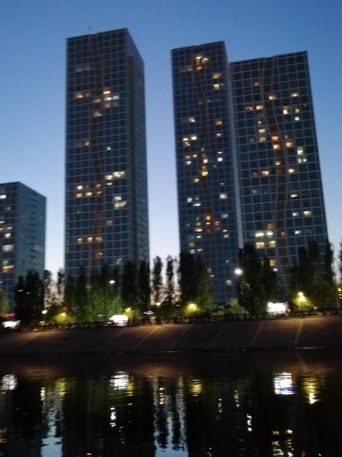 Апартаменты На Набережной 15 Этаж Astana Exterior foto